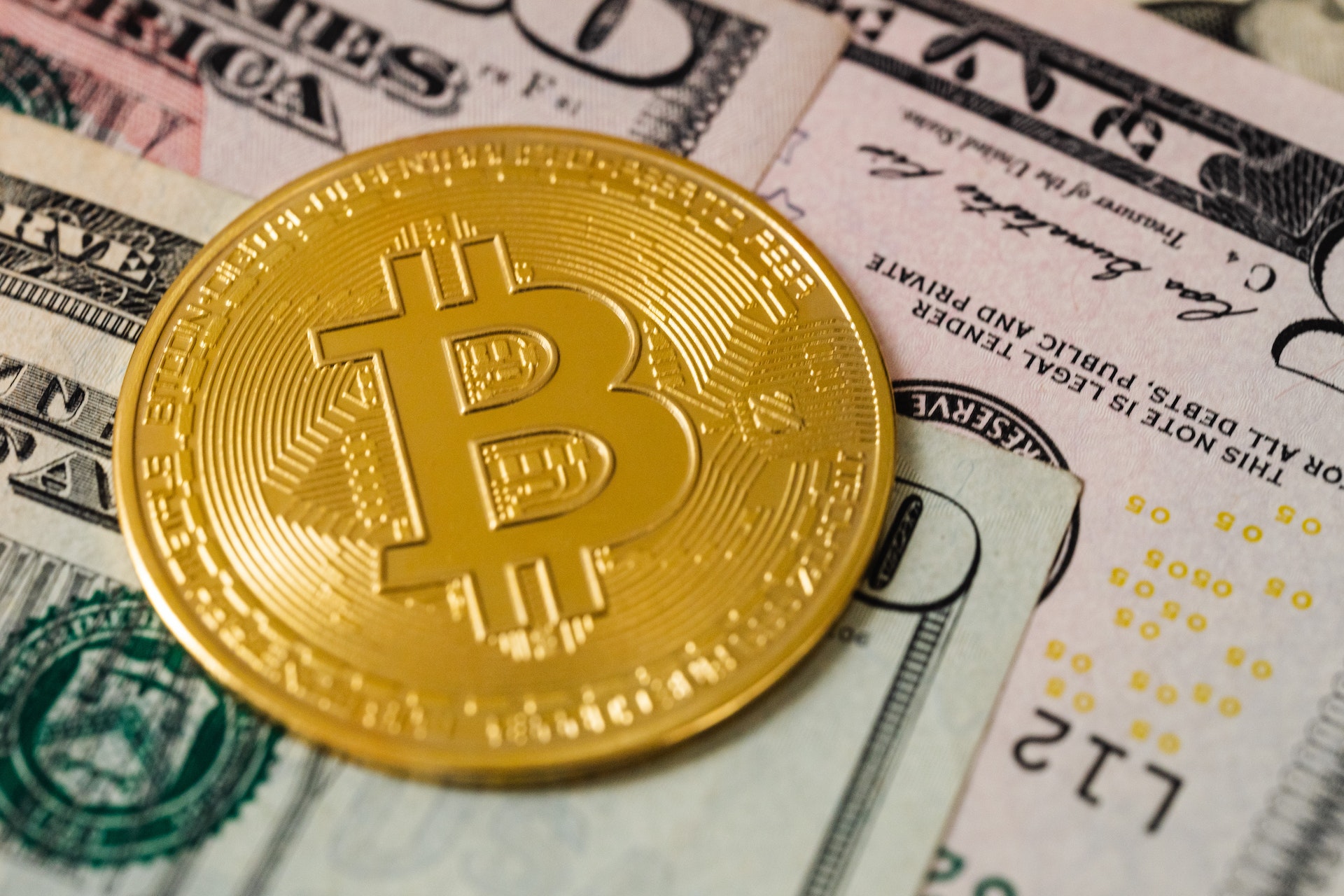 Harvard: Central banks should buy bitcoin and hold it in their reserves