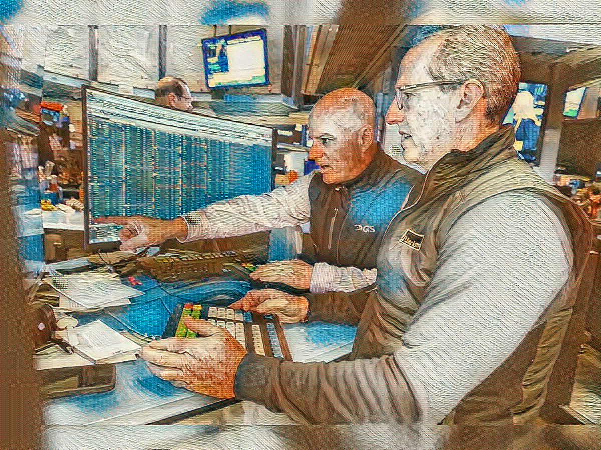 Crypto Investors Flee as Bitcoin Tanks — New York Reacts to a Wild Week on Wall Street